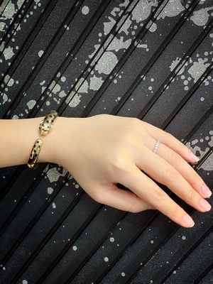 Luxury Stylish 18K Yellow Gold Bracelet Medium Weight Diamond Custom Jewelry