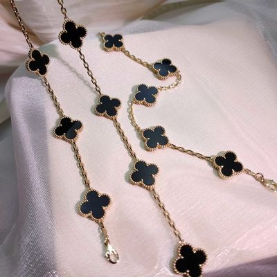 Vintage Custom Jewelry Bezel Setting Vintage Alhambra bracelet, 5 motifs 18K yellow gold