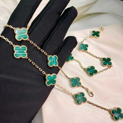 Vintage Custom Jewelry Bezel Setting Vintage Alhambra bracelet, 5 motifs 18K yellow gold