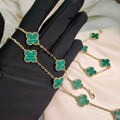 Vintage Custom Jewelry Bezel Setting Vintage Alhambra bracelet, 5 motifs 18K yellow gold