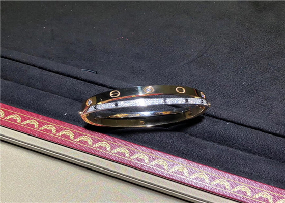 brand jewelry best Elegant Cartier Diamond Paved Love Bracelet N6039217 With Screw Motifs