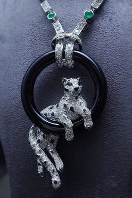 display for jewelry Panthère de Brand Necklace Luxury Diamond Jewelry Paris Jewelry