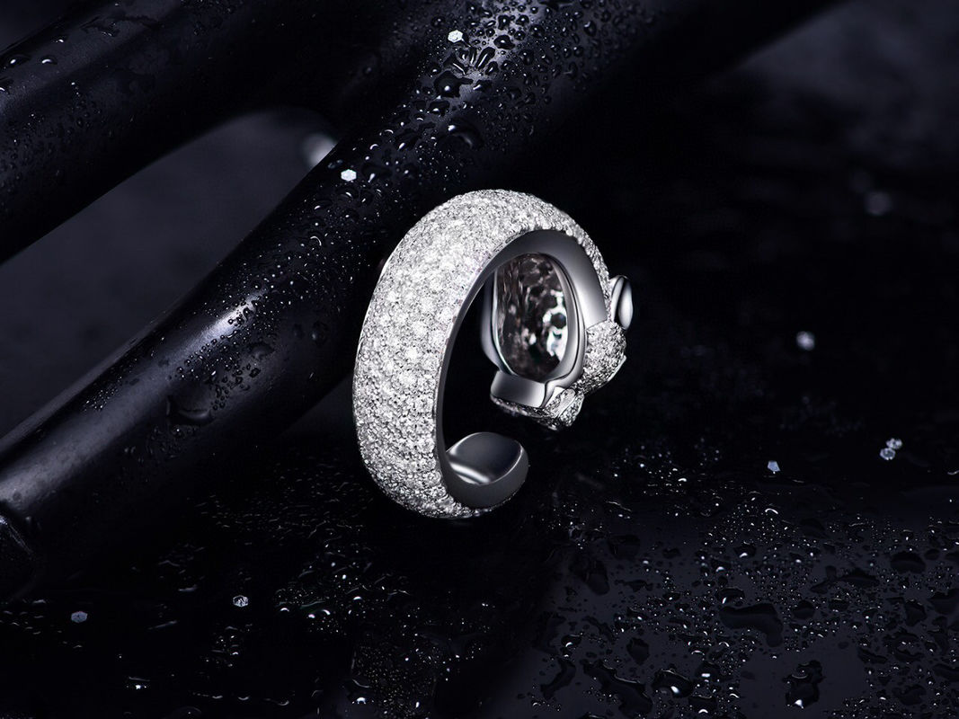 Exquisite Diamond Embellished 18K Gold Diamond Ring with Timeless Design and Diamond Inserted Details