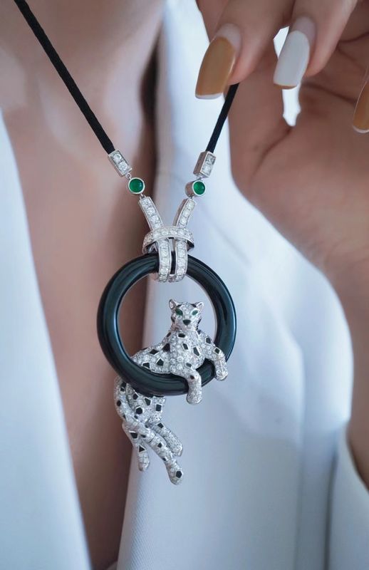 display for jewelry Panthère de Brand Necklace Luxury Diamond Jewelry Paris Jewelry