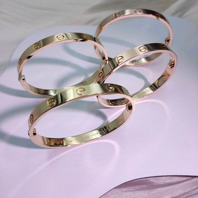 18K 골드 클래식 모델 LOVE 팔찌 중형 6.1mm 너비 오리지널 고정 시스템 두 개의 나사와 스크루드라이버