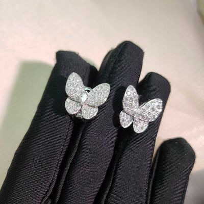 모던 스타일 18K 백금 맞춤형 두 개의 나비 귀걸이 다이아몬드 보석과 꽃