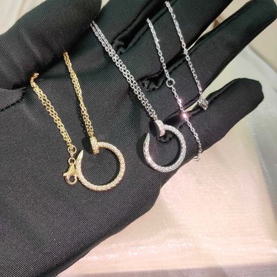고정도 18K 금 다이아몬드 보석 현대 스타일과 베젤 설정 불빛이 없습니다 다이아몬드 보석